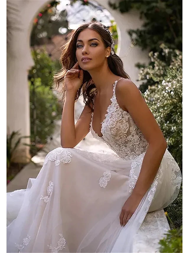 A-Line Wedding Dresses V Neck Chapel Train Lace Tulle Spaghetti Strap Romantic Sexy Beautiful Back with Appliques