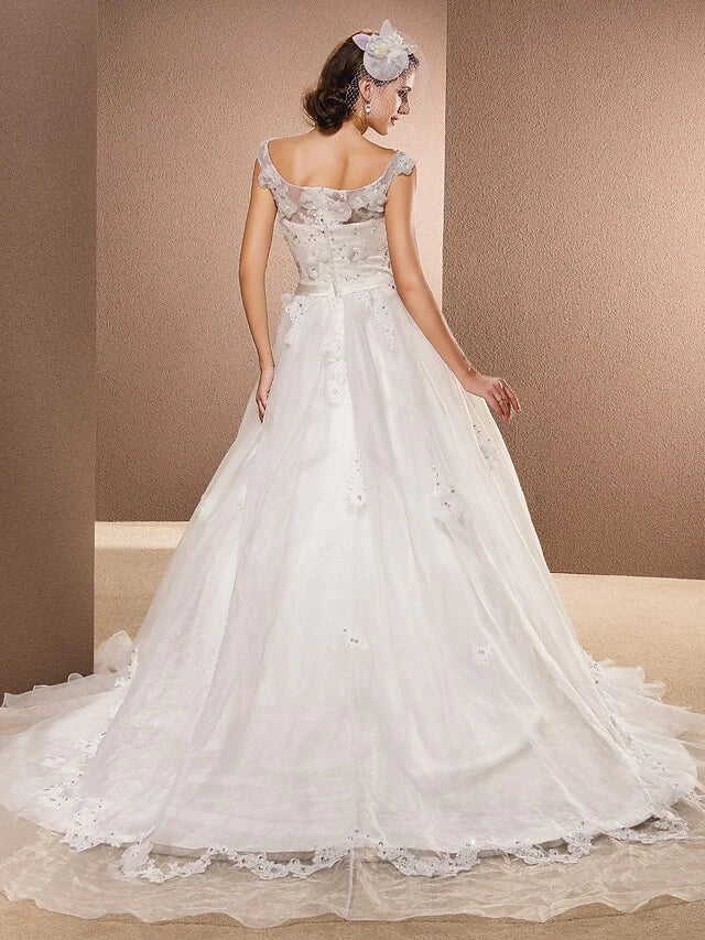 A-Line Wedding Dresses Scoop Neck Chapel Train Lace Organza Sleeveless with Sash Ribbon Beading Appliques