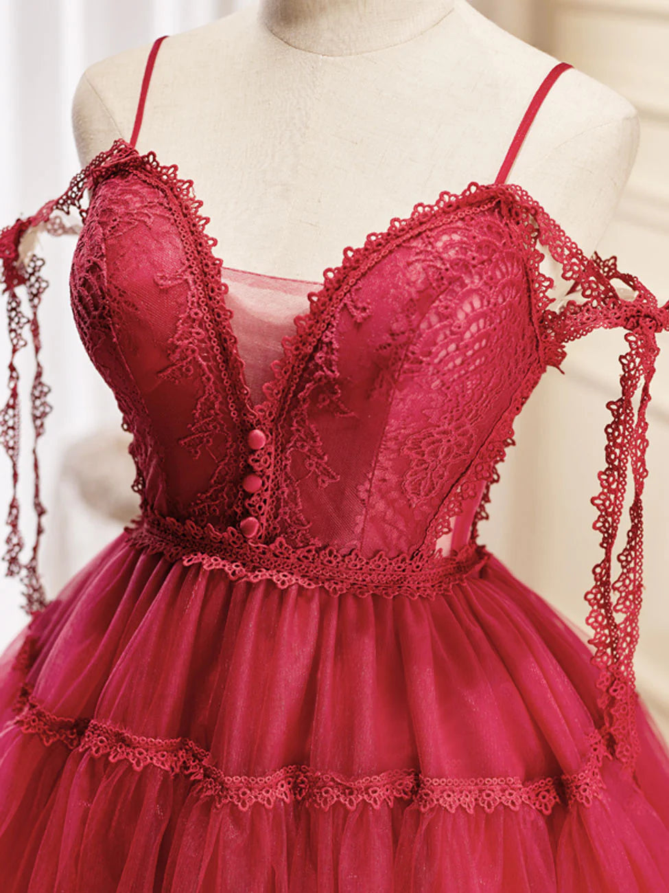 A-Line Burgundy Lace Short Homecoming Dresses