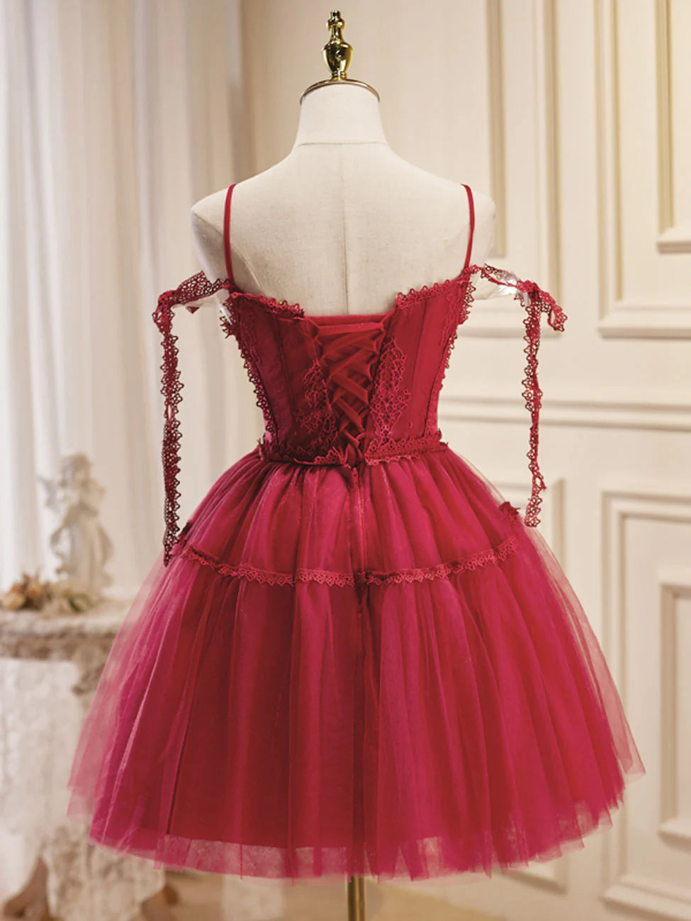 A-Line Burgundy Lace Short Homecoming Dresses