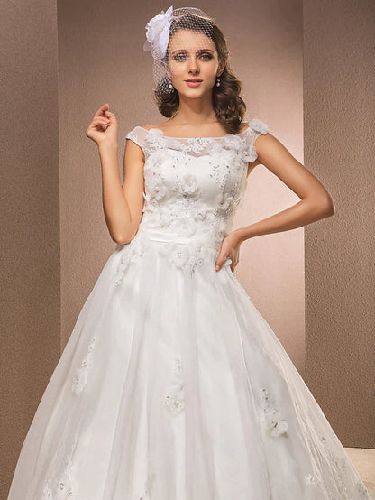 A-Line Wedding Dresses Scoop Neck Chapel Train Lace Organza Sleeveless with Sash Ribbon Beading Appliques