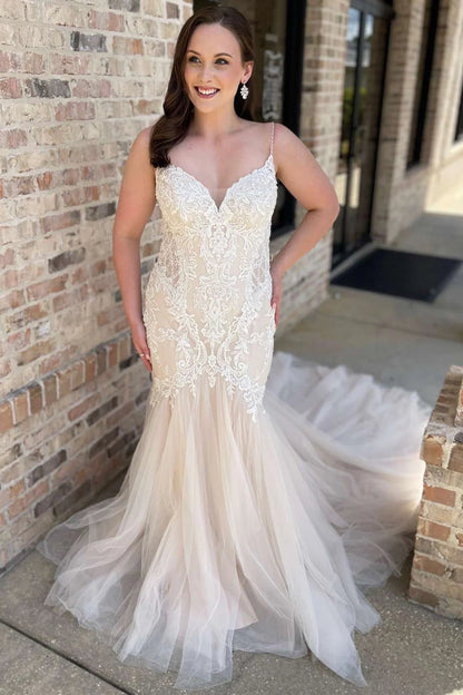 Floral Lace V-Neck Trumpet Long Wedding Dress With Train
