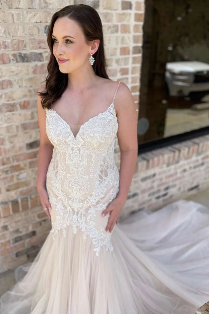 Floral Lace V-Neck Trumpet Long Wedding Dress With Train