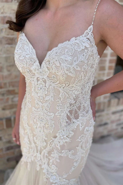 Floral Lace V-Neck Trumpet Long Wedding Dress With Train