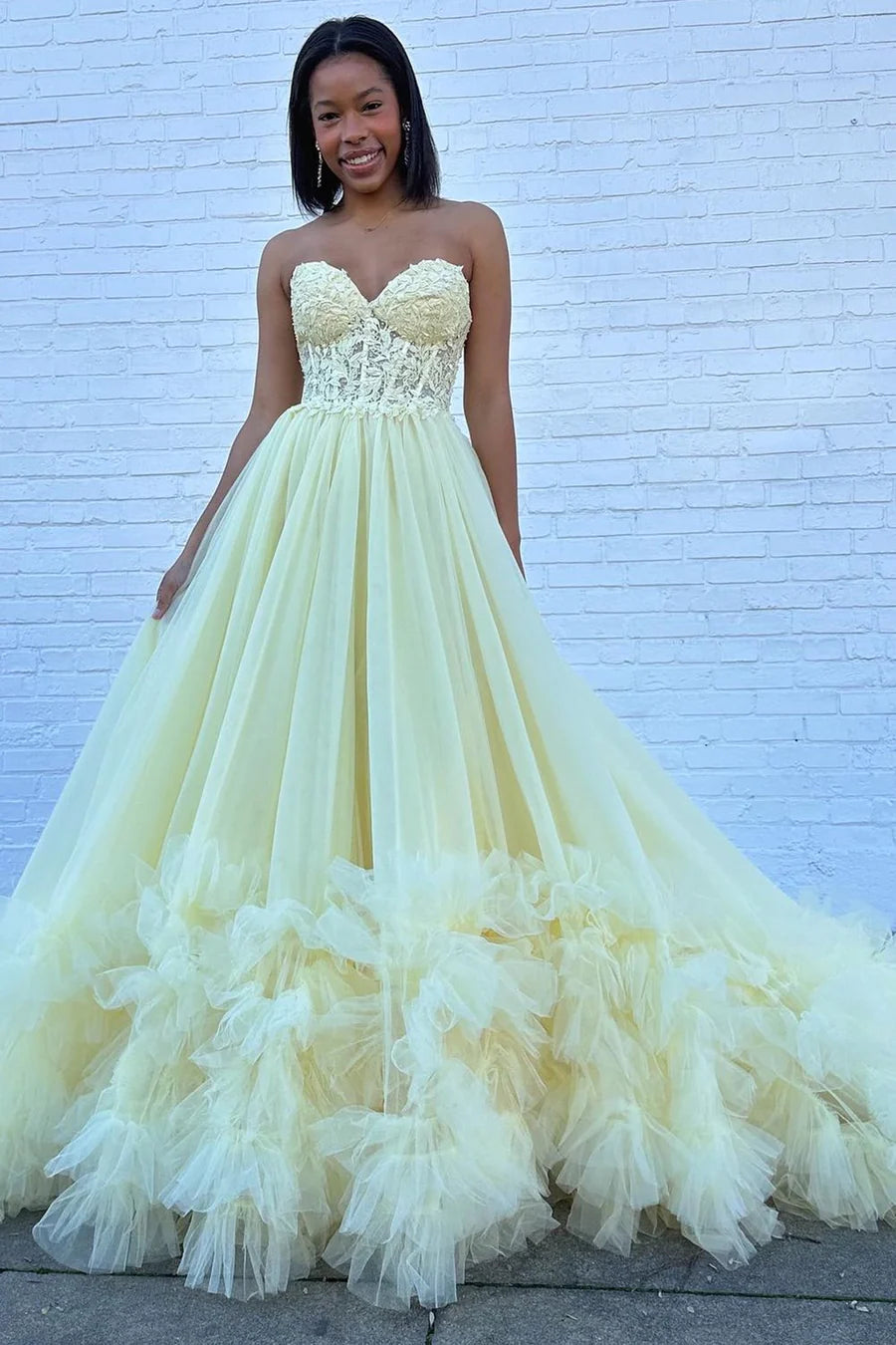 Tulle Sweetheart Ruffle Prom Dress With Applique