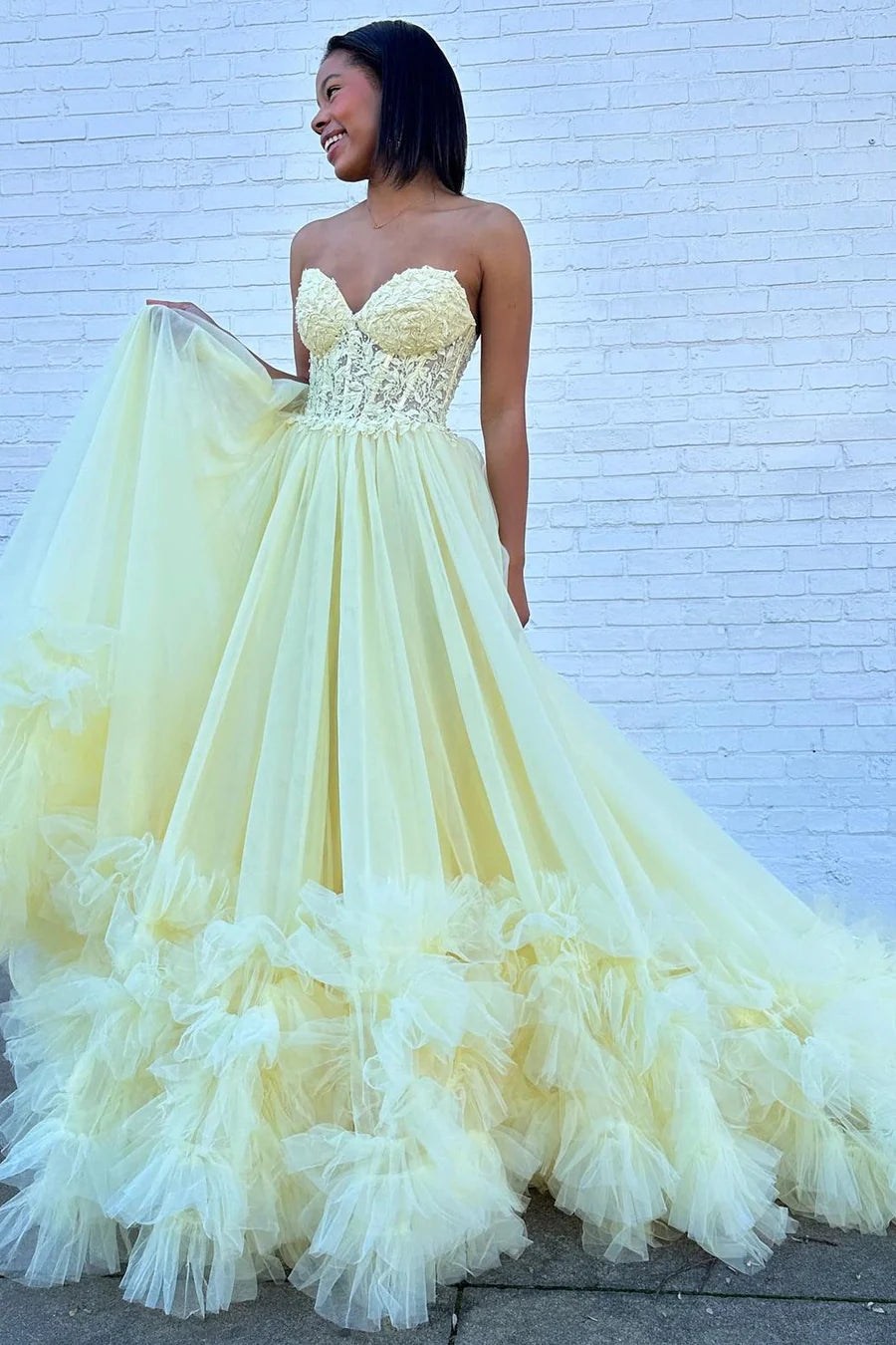 Tulle Sweetheart Ruffle Prom Dress With Applique