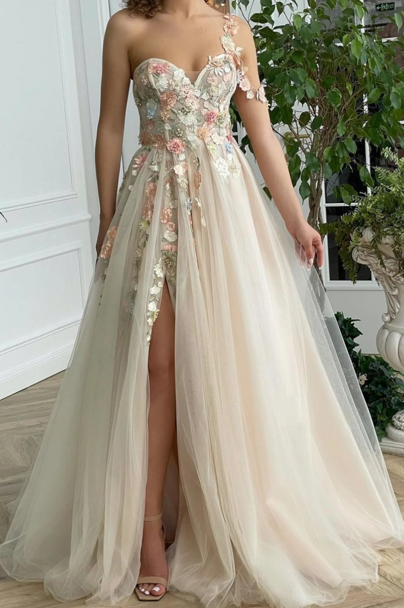 A-Line Champagne Tulle Lace Long Prom Dresses With Applique