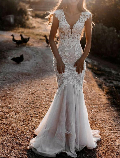 Beach Wedding Dresses Mermaid / Trumpet V Neck Cap Sleeve Court Train Lace Bridal Gowns