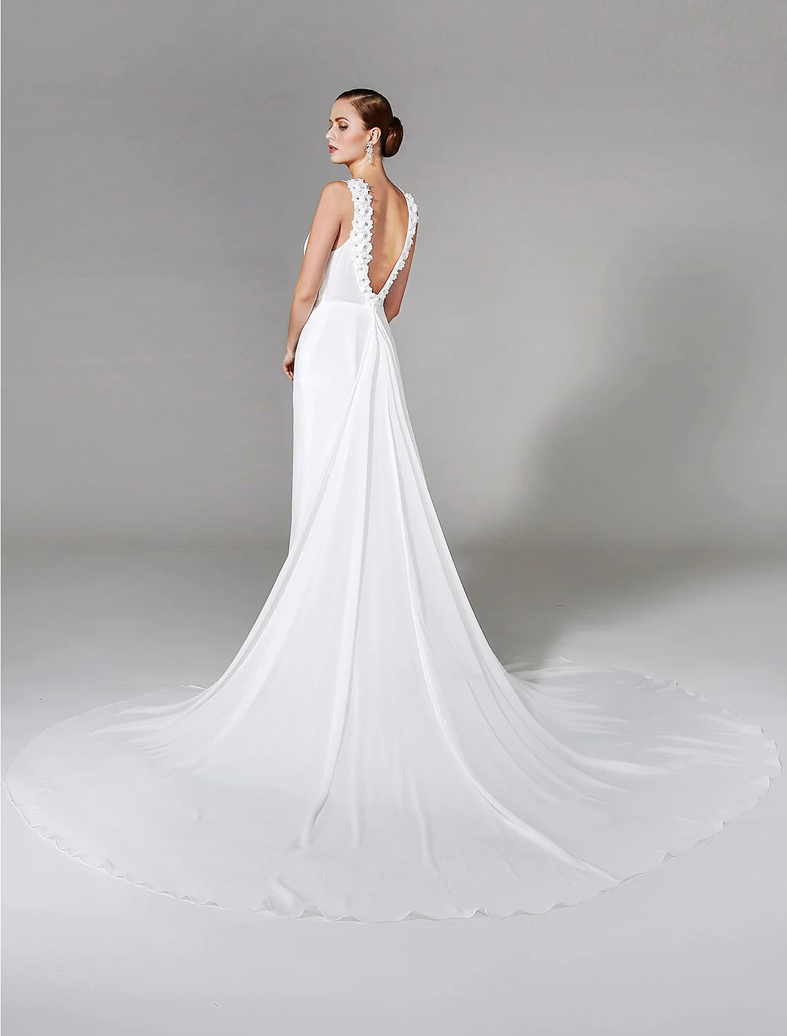 Wedding Dresses Sheath / Column High Neck Sleeveless Chapel Train Chiffon Bridal Gowns With Beading Draping