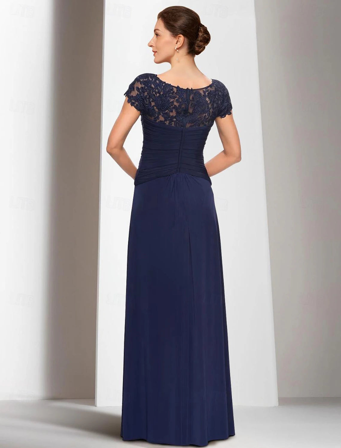 A-Line Mother of the Bride Dress Elegant Simple Jewel Neck Floor Length Chiffon Short Sleeve