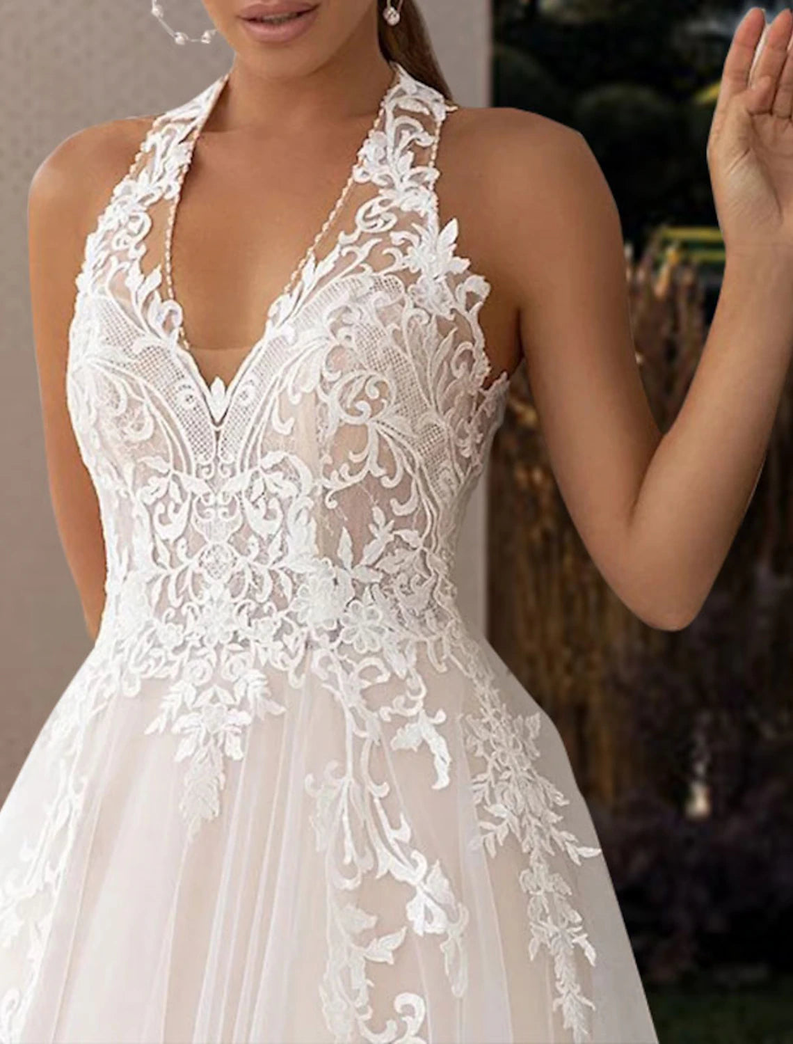 Beach Open Back Wedding Dresses A-Line Halter Neck Sleeveless Court Train Lace Bridal Gowns