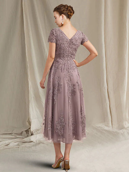 A-Line Mother of the Bride Dress Elegant Jewel Neck Tea Length Lace Tulle Short Sleeve with Appliques