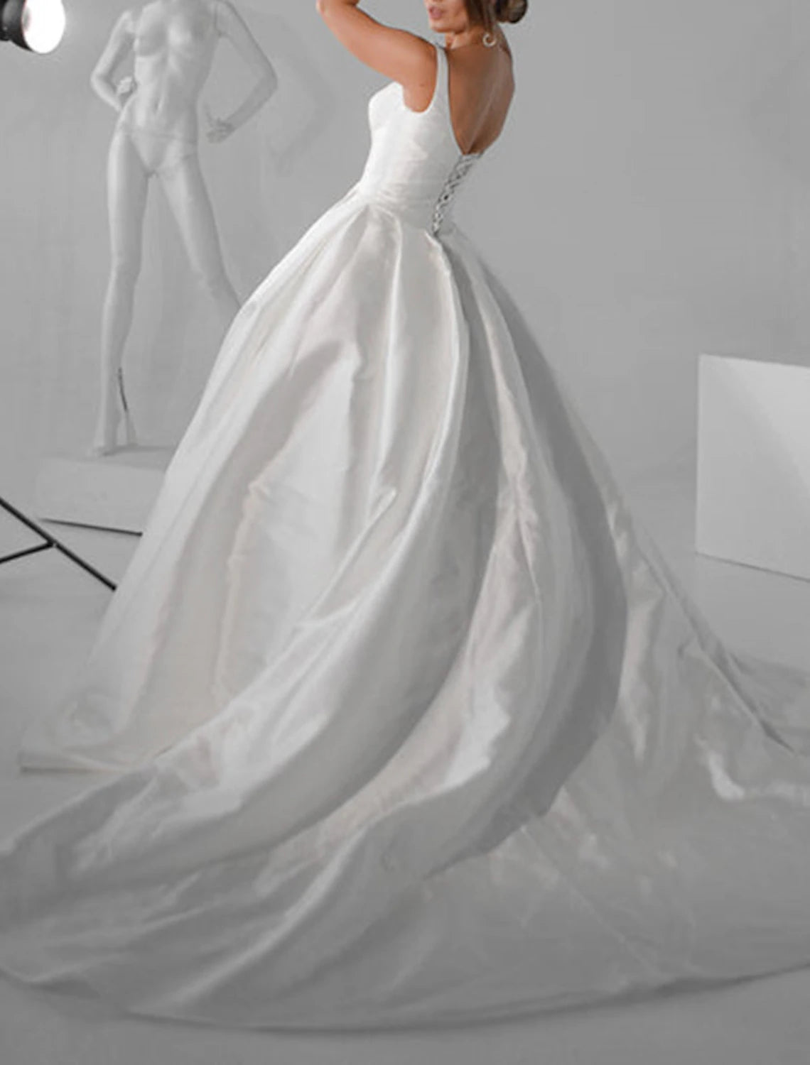 Royal Style Formal Wedding Dresses Ball Gown Square Neck Sleeveless Chapel Train Satin Bridal Gowns