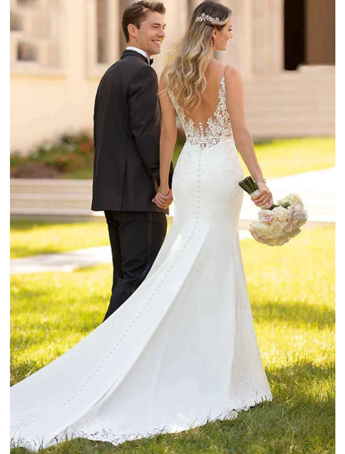 Engagement Open Back Sexy Formal Wedding Dresses Mermaid / Trumpet V Neck Sleeveless Court Train Lace Bridal Gowns With Appliques