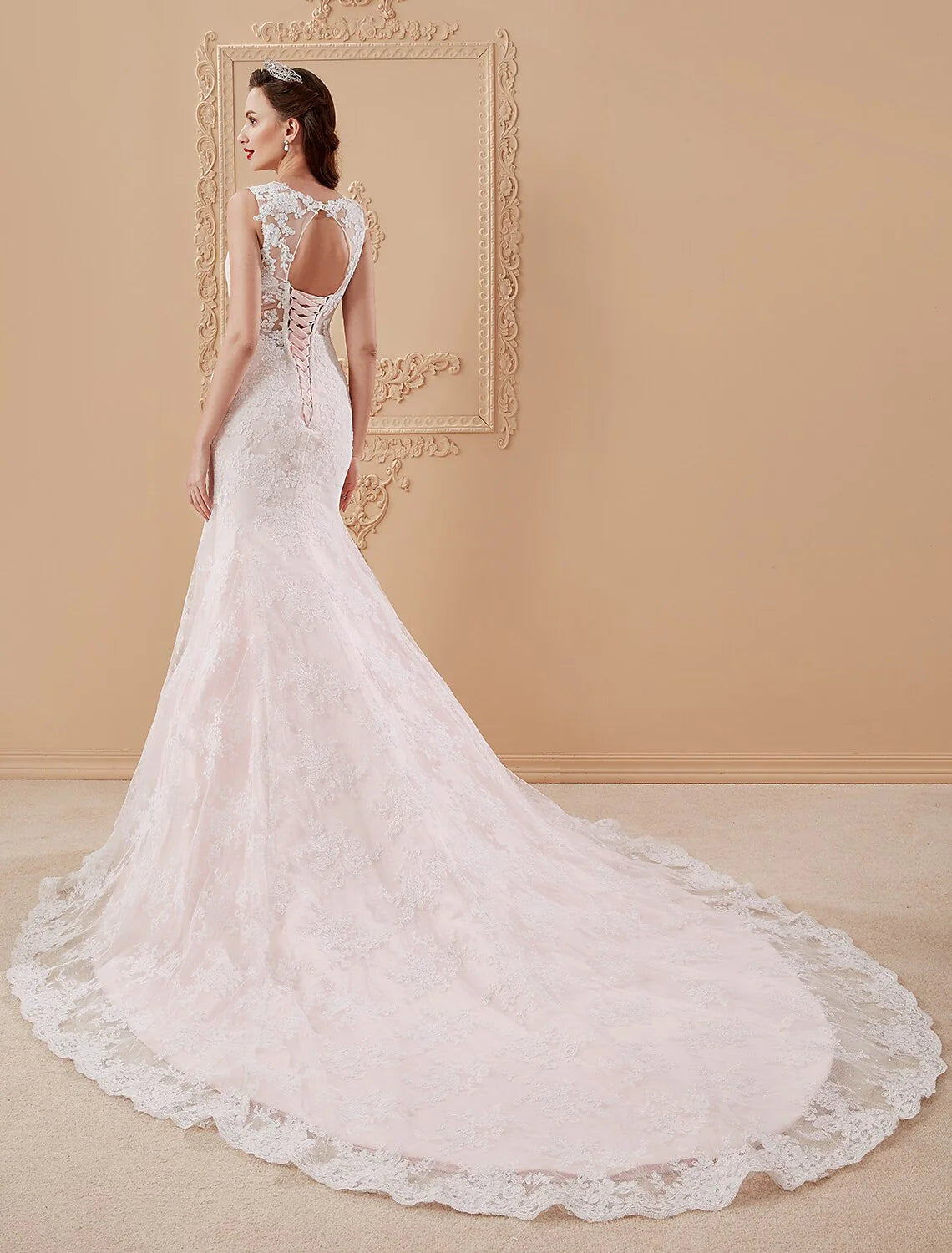 Mermaid / Trumpet Plunging Neckline Court Train Lace Tulle Wedding Dress with Appliques