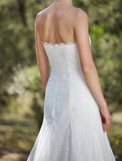 Wedding Dresses A-Line Strapless Sleeveless Court Train Satin Bridal Gowns With Lace