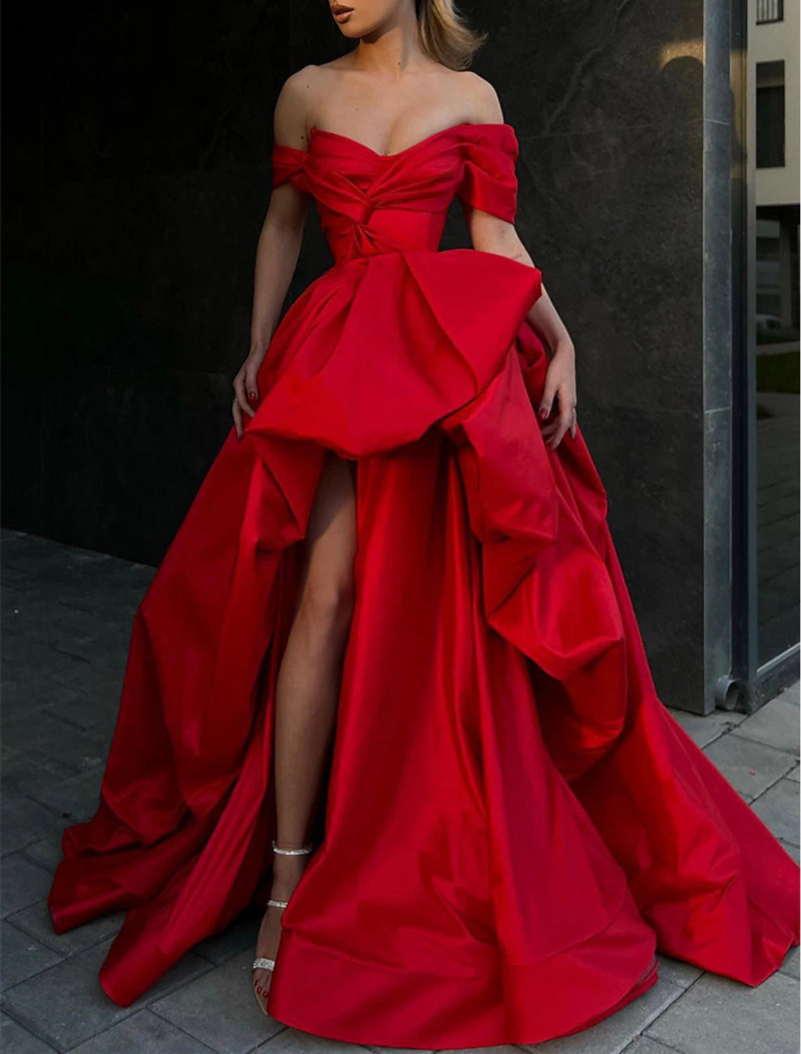 A-Line Evening Gown Party Dress Red Green Dress Masquerade Prom Sweep / Brush Train Sleeveless Off Shoulder Satin